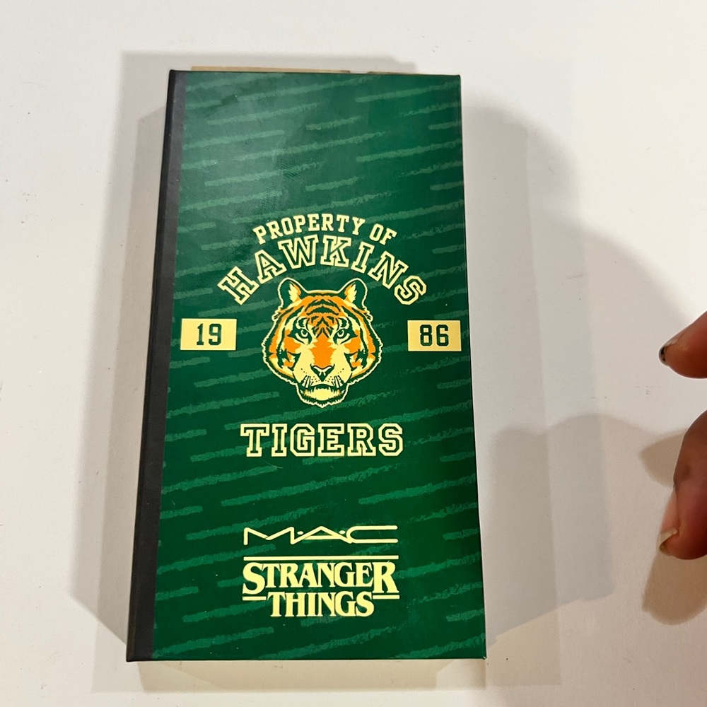 MAC Stranger Things Hawkins Class of 1986 Palette